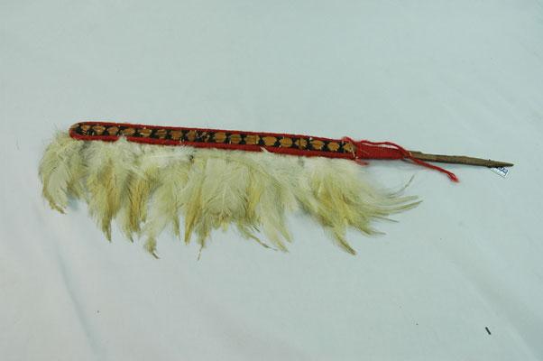 以往名稱：羽飾文物名稱：羽毛頭飾英文名稱：feather head ornament族語名稱：tataoy