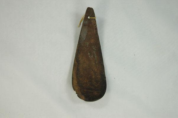 以往名稱：匙文物名稱：椰殼匙英文名稱： spoon made of coconut shell族語名稱：iros