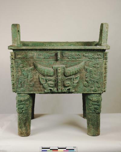 遺物：牛方鼎、牛鼎、Niu Fang-ting(Bronze Square Cauldron with an Ox Emblem)
