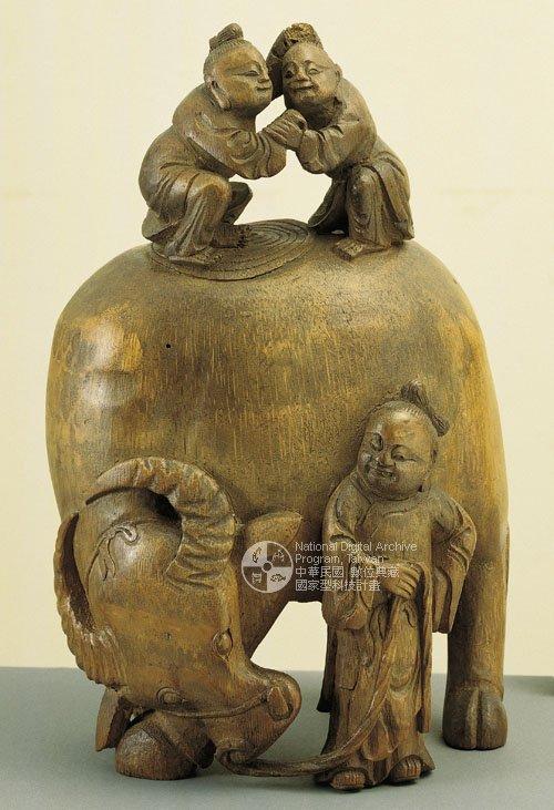中文品名：竹雕水牛人物像