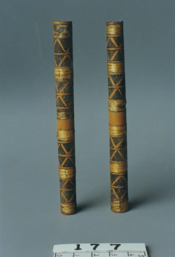 標本名稱:竹管雕花耳飾