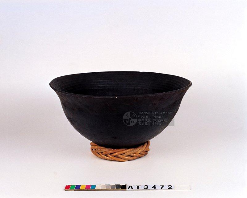 古大碗（大陶碗）族語名稱：waga英文名稱：Ceramic Bowl