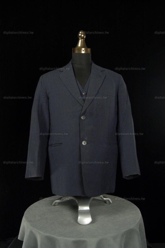藏品名稱:深藍色西裝外套(入藏登錄號008000000153C-1)件名:深藍色西裝組