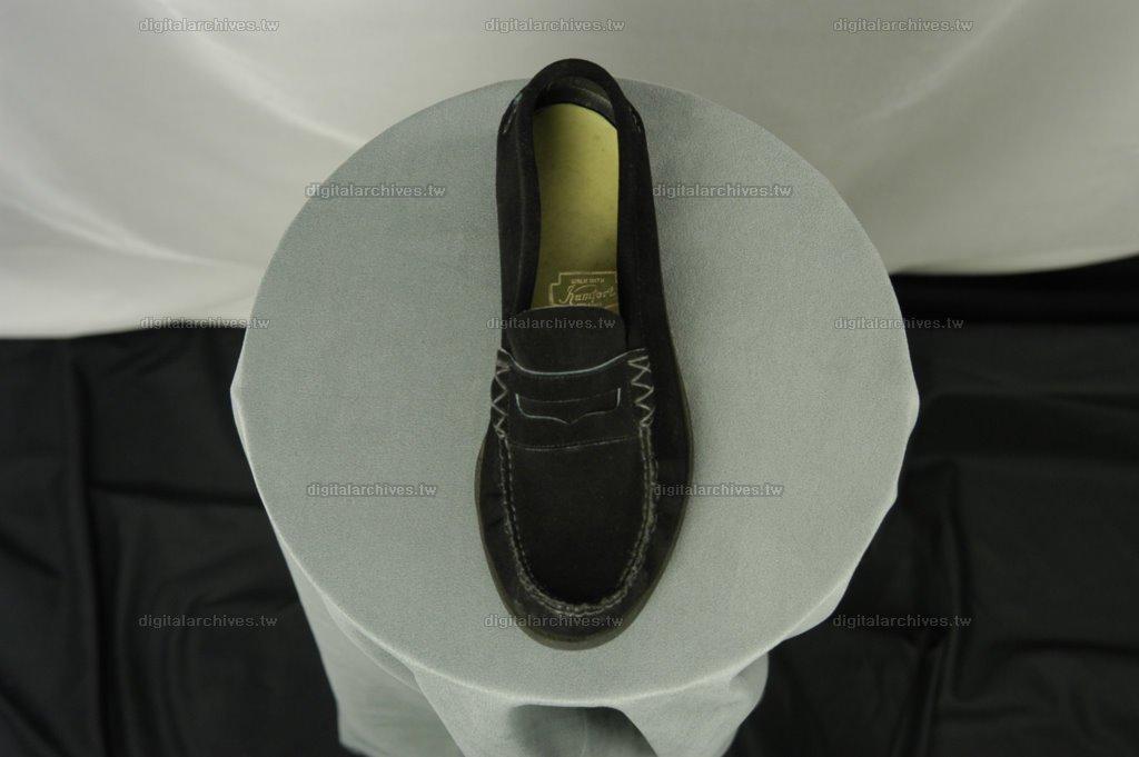 藏品名稱:黑色麂皮便鞋(入藏登錄號008000000211C-1)件名:黑色麂皮便鞋一雙