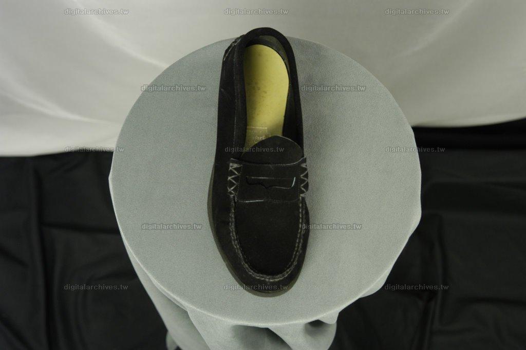藏品名稱:黑色麂皮便鞋(入藏登錄號008000000211C-2)件名:黑色麂皮便鞋一雙