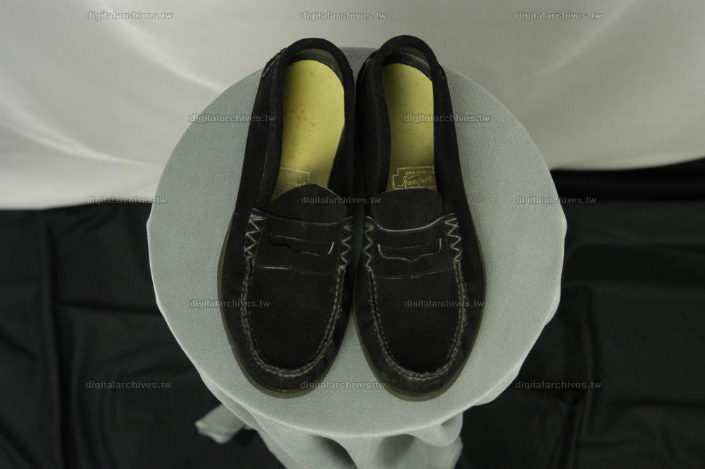 藏品名稱:黑色麂皮便鞋一雙(入藏登錄號008000000211C)件名:黑色麂皮便鞋一雙