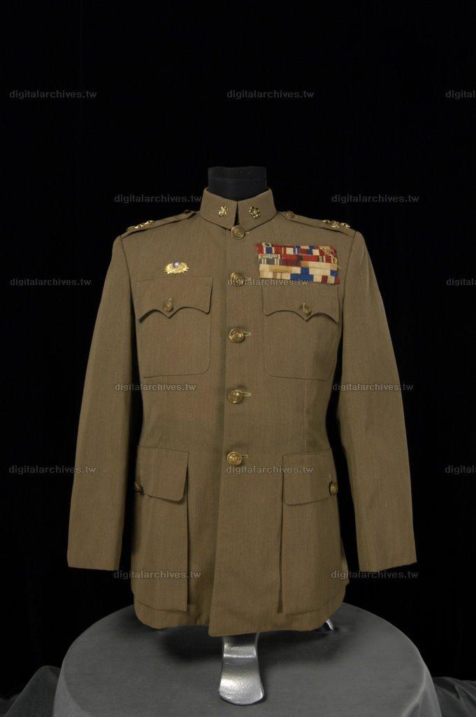藏品名稱:咖啡色軍常服外套(入藏登錄號008000000340C-1)件名:咖啡色軍常服