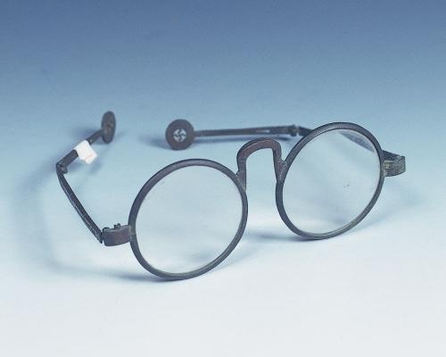 主要題名-中文:清代水晶眼鏡（分類號A28/018）主要題名-日文:水晶眼鏡主要題名-英文:Qing Dynasty Crystal Glasses
