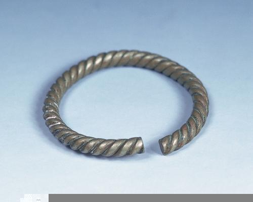 主要題名-中文:銀手環（分類號A28/036）主要題名-日文:銀腕輪主要題名-英文:Silver Bracelet