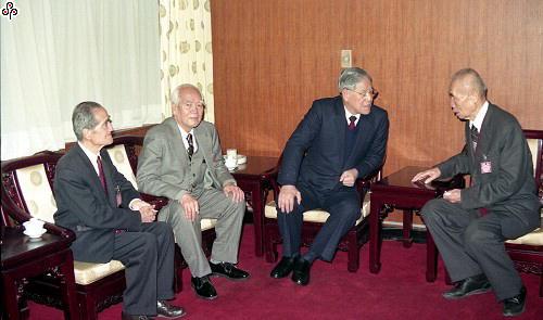 事件標題:李登輝與李元簇國軍英雄館宴請國大代表