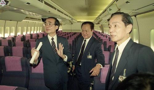事件標題:鷹王號中共六名海關人員在海基會人員陪同下，搭乘華航六０三次班機經香港轉中國民航班機返回廈門