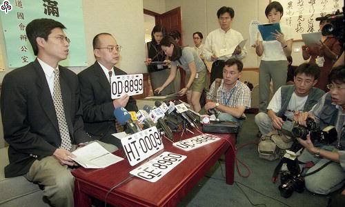 事件標題:立委余政道、陳其邁接獲民眾檢舉一批偽造車牌，召開記者會要求主管機關正視偽造車牌氾濫情形，嚴懲用來掩飾作奸犯科的不法之徒