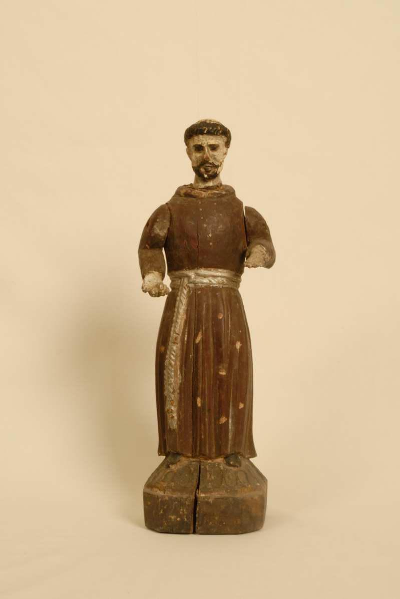 天主教主教的木頭雕像