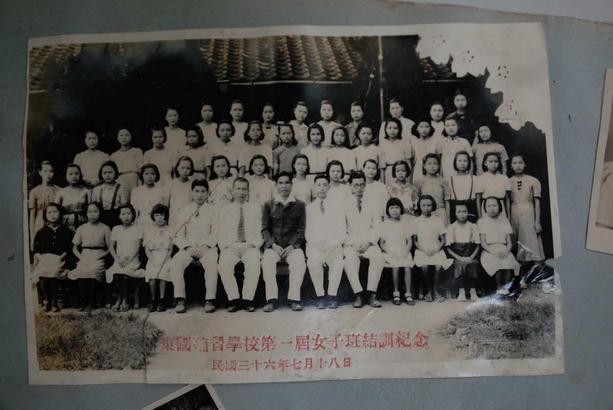 新營囝仔的相簿--新營東國補習學校第一屆女子班結訓紀念照（B1_PH003_102）