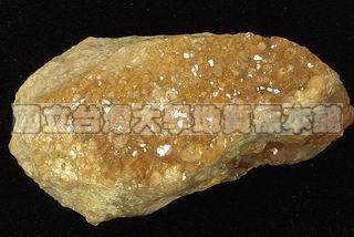 標本中文名稱:鈣鋁榴石標本英文名稱:Grossular