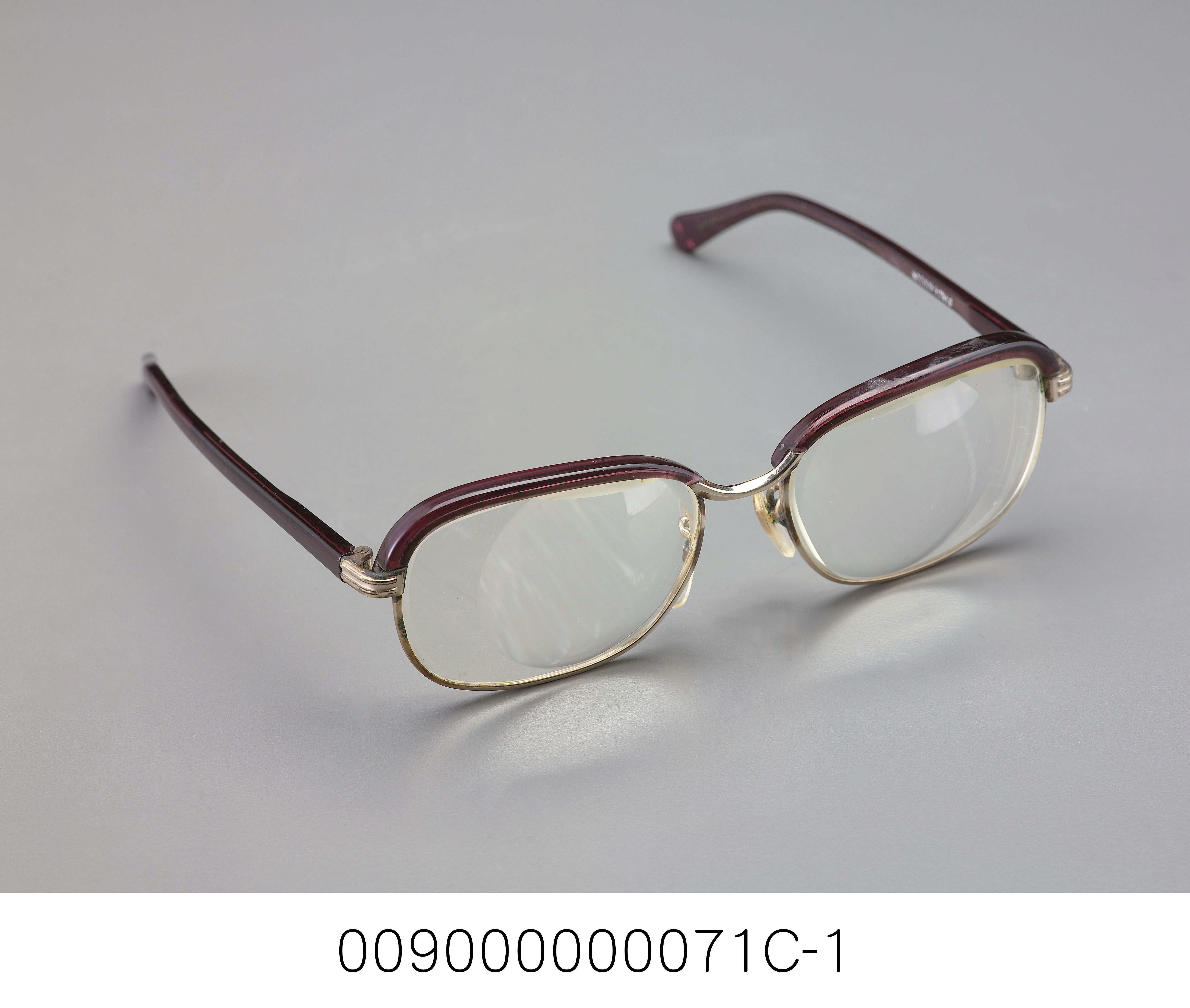 藏品名稱:老花眼鏡件名:老花眼鏡