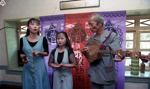 事件標題:中國時報開卷版專訪「中元祭曲」（B-012-6186）