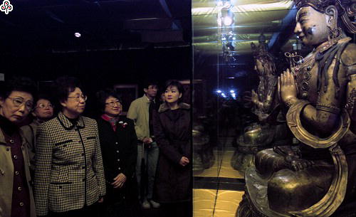 事件標題:富邦藝術基金會董事長、執行長參觀中國時報舉辦「慈悲、智慧－藏傳佛教藝術大展」（B-012-5413）