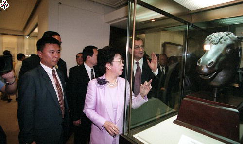 事件標題:呂秀蓮參觀「清翫雅集」千禧收藏展（B-014-5425）