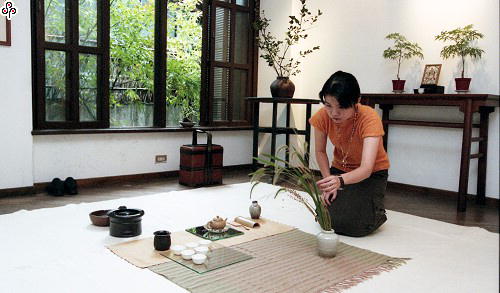 事件標題:年輕人學習茶道（B-014-5458）