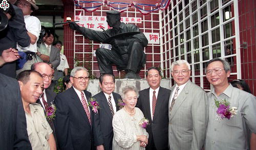 事件標題:台灣本土畫家楊三郎雕像落成，宋楚瑜主持楊三郎銅像揭幕（B-015-0892）