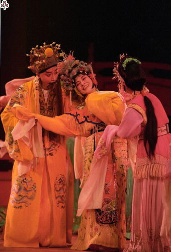 事件標題:上海崑劇團在上海瑞金劇場演出「長生殿」，蔡正仁飾唐明皇、張靜嫻飾楊貴妃（B-016-1616）