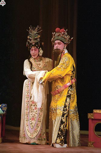 事件標題:上海崑劇團在上海瑞金劇場演出「長生殿」，蔡正仁飾唐明皇、張靜嫻飾楊貴妃（B-016-1617）