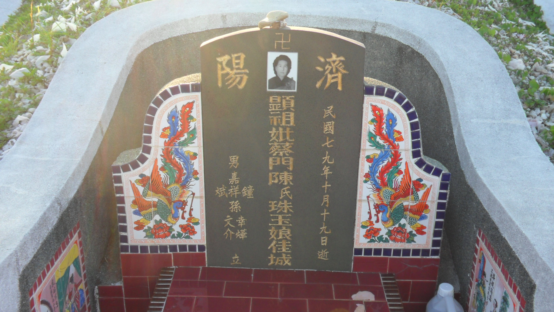 Tombstone of 蔡 (CAI4) family at Taiwan, Pingdongxian, Donggangxiang, Xiaoliuqiu, seaside north. The tombstone-ID is 20815; 台灣，屏東縣，東港鄉，小琉球，北部海灘，蔡姓之墓碑。