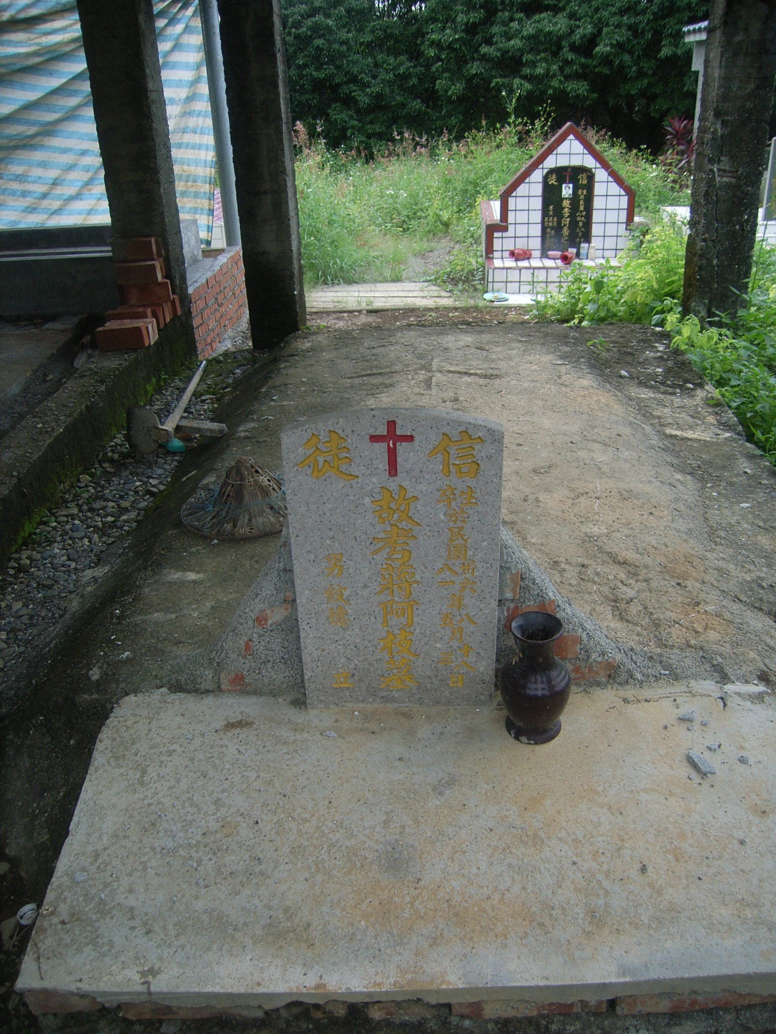 Tombstone of 蔣 (JIANG3) family at Taiwan, Pingdongxian, Sandimenxiang, Qingshancun, majoritarian Paiwan. The tombstone-ID is 14748; 台灣，屏東縣，三地門鄉，青山村，大多數為排灣族，蔣姓之墓碑。