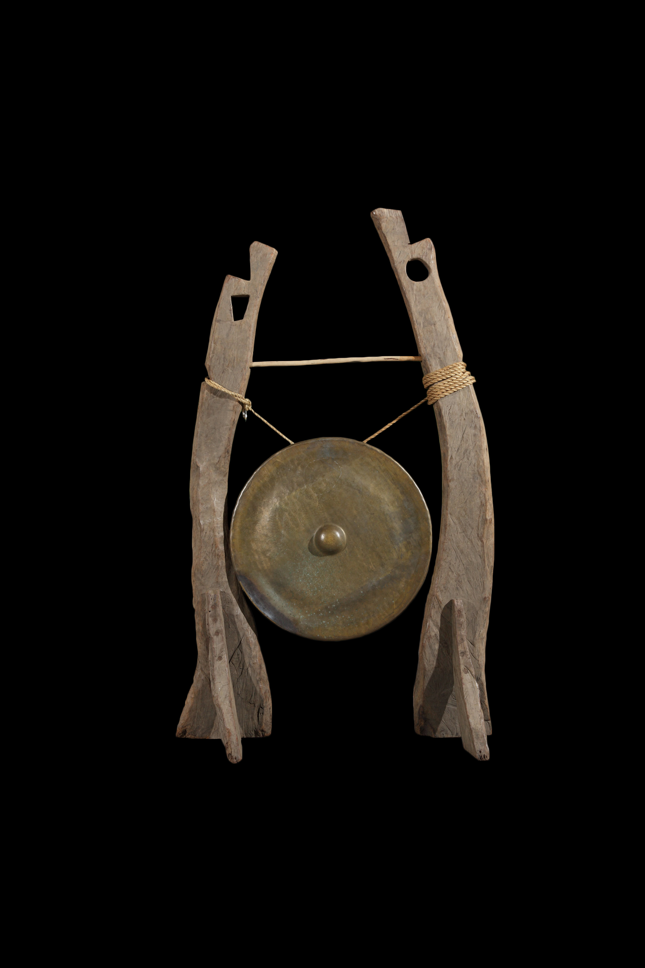 聽海之心演出道具-大銅鑼和拉黑子製作漂流木架