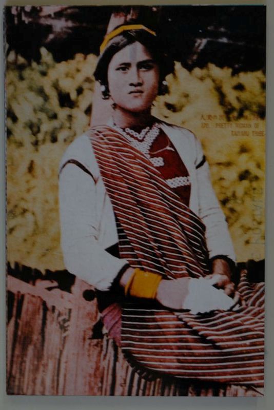 原住民女子獨照(B4_PH076_015)