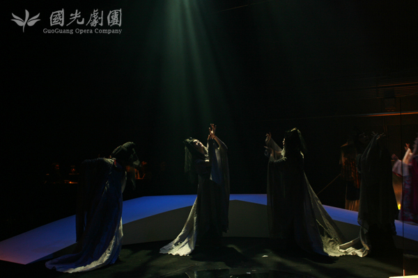 《青塚前對話》演出照010