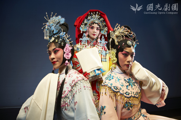 《青塚前對話》劇照001