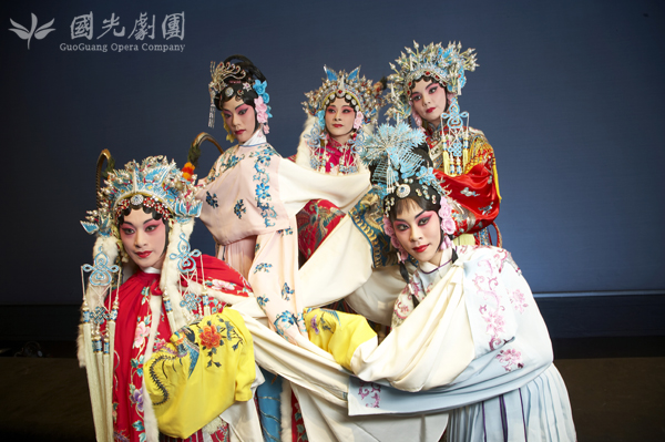 《青塚前對話》劇照002