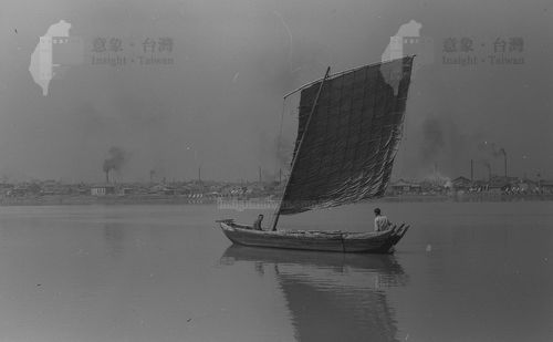 淡水河的風帆渡船之2