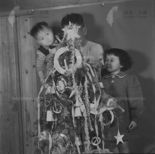 李德泉、李明珠與聖誕樹