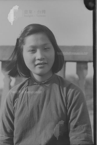 著棉襖的少女之二