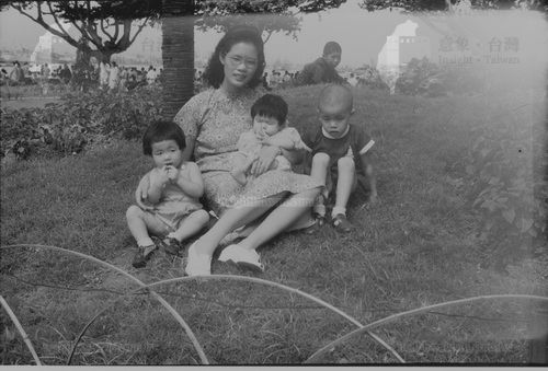 張才妻兒於上海之一