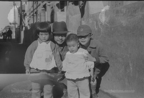 張家姊妹與友人一家之二