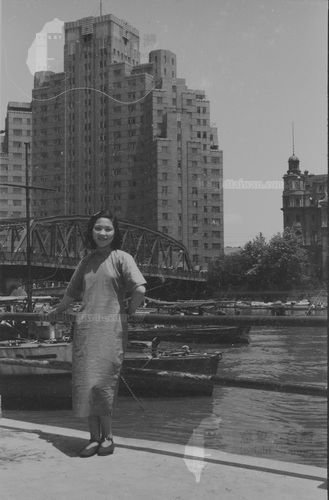 黃浦江畔的少女