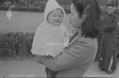 張美美與套裝女子