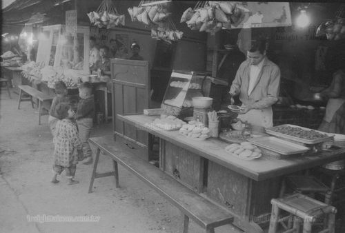 賣肉粽的市場小販