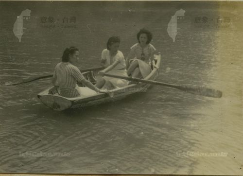 划船女子