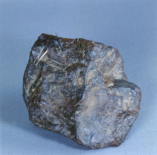 中文名:磁鐵礦(NMNS000273-P001758)英文名:Magnetite(NMNS000273-P001758)