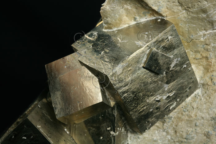 中文名:黃鐵礦(NMNS000393-P002036)英文名:Pyrite(NMNS000393-P002036)
