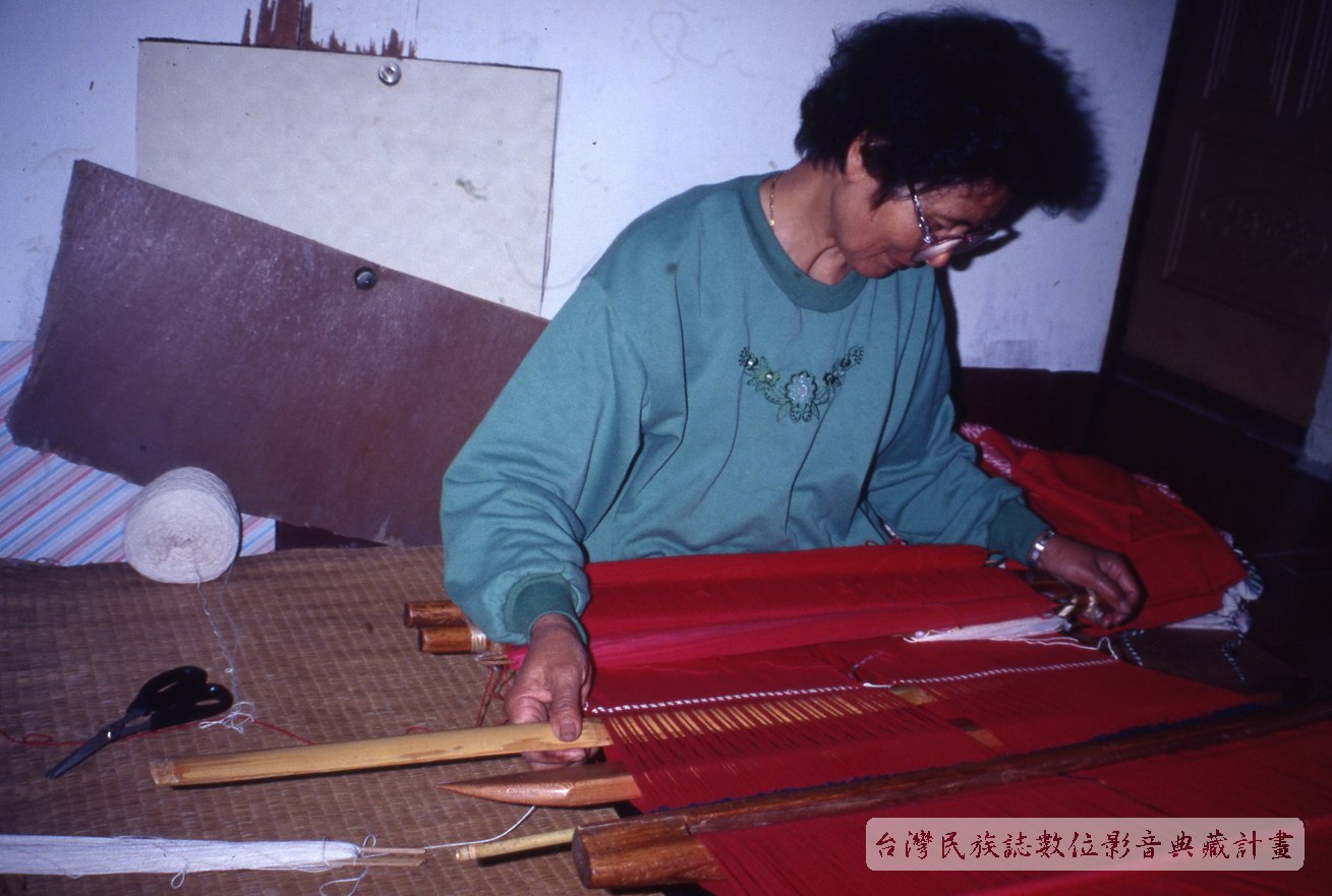 1993年賽夏五峰織布、做竹簍 011