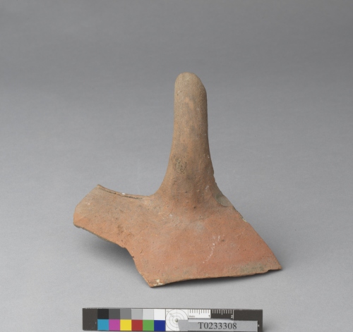 遺物：素胎硬陶提樑壺