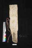 中文名稱：女子足套（編目號：AT2602-2）原住民族語名稱：tukape英文名稱：Female Socks舊登錄名稱：麻足袋