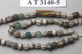 中文名稱：珠串頸飾（編目號：AT3140-5）英文名稱：Glass Bead Necklace舊登錄名稱：頸飾