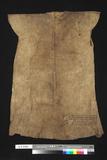 中文名稱：男子皮製無袖長衣（編目號：AT3344）原住民族語名稱：takulhong英文名稱：Male Sleeveless Garment舊登錄名稱：皮衣